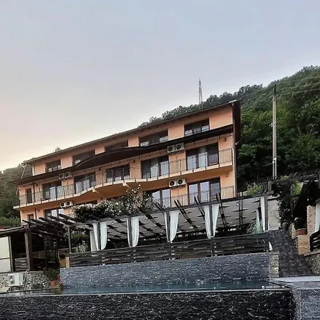 Casa Aless Adults Only 14 ホームステイ Ieşelniţa